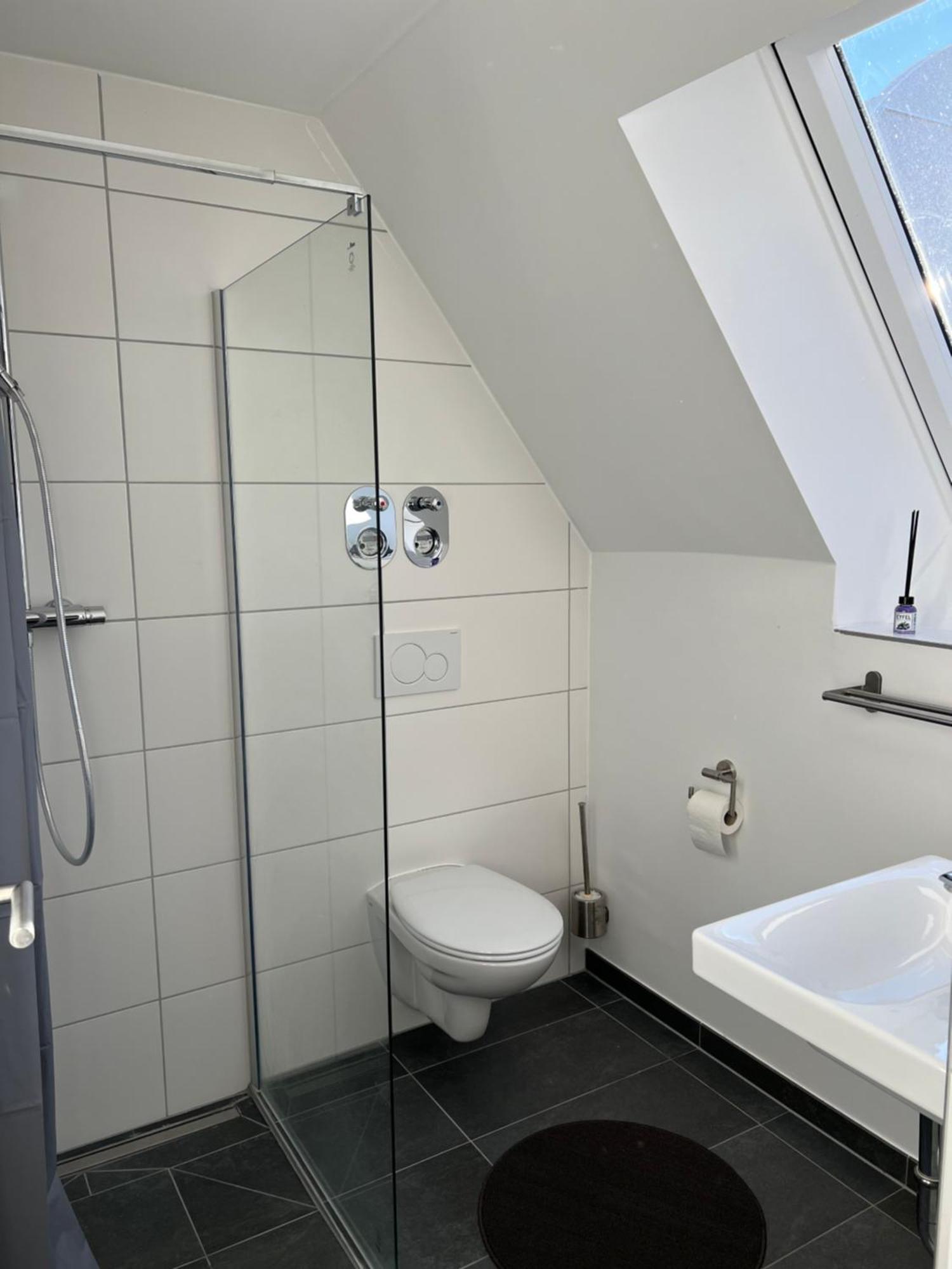 Moderne Wohnung Karlsruhe Neureut, Fussbodenheizung - Regendusche - Waschmaschine - Stellplatz Екстериор снимка